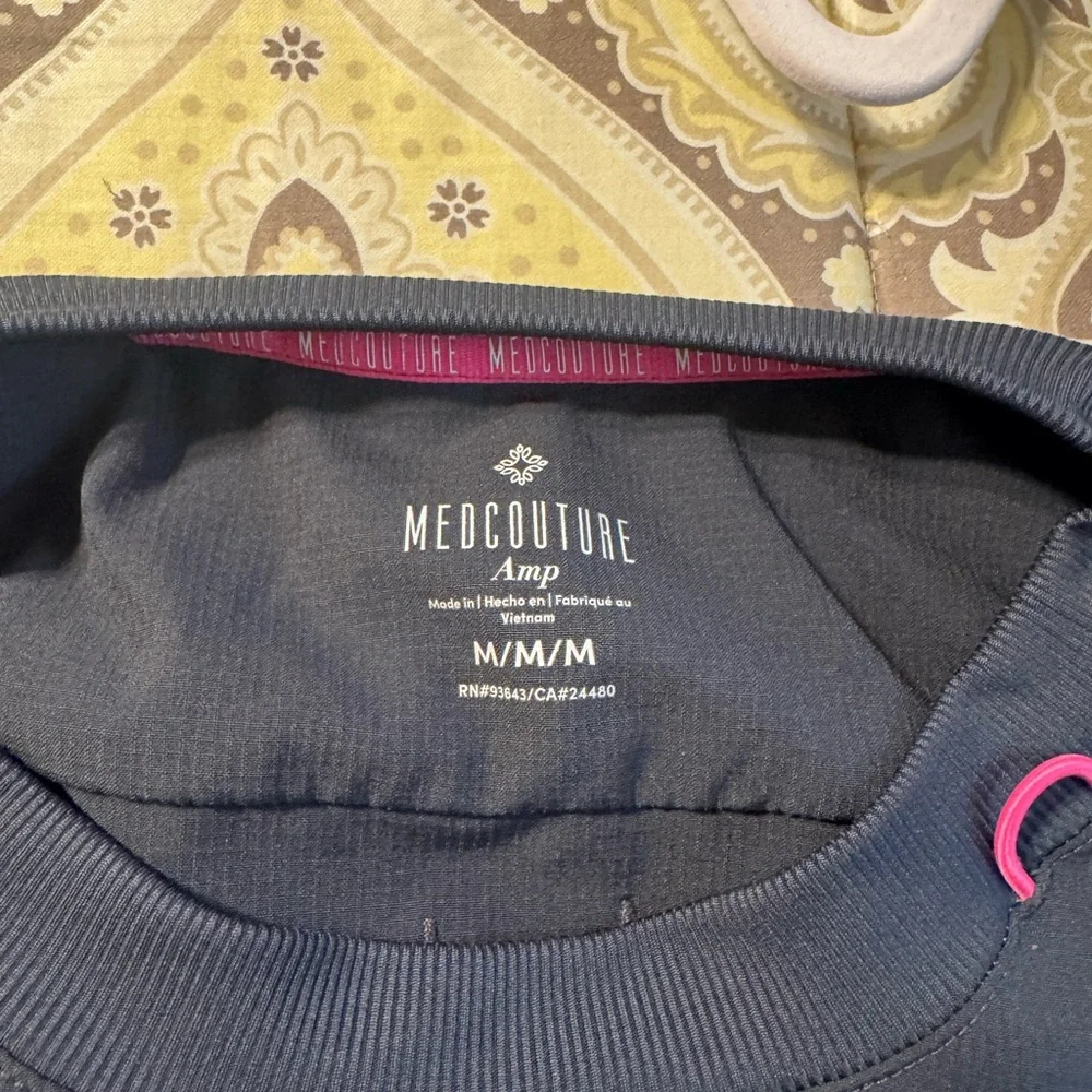 Medcouture scrub set - Picture 6 of 6
